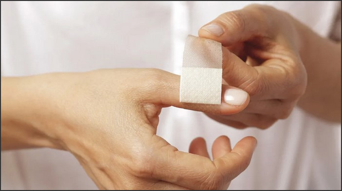 Managing an Infected Tip of the Finger: Causes and First Aid