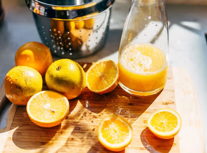 What Are the Benefits of Eating Oranges? Nutritional Value and Health Effects